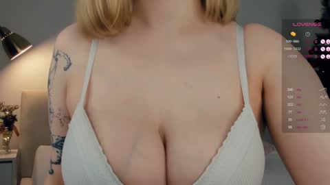 Snapshot of im_not_shy chatting on December 18, 1:05 am Katrina online show from December 18, 1:05 am