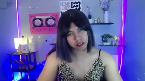 Snapshot of im_ur_girl_demure chatting on May 9, 6:13 pm kyline online show from May 9, 6:13 pm