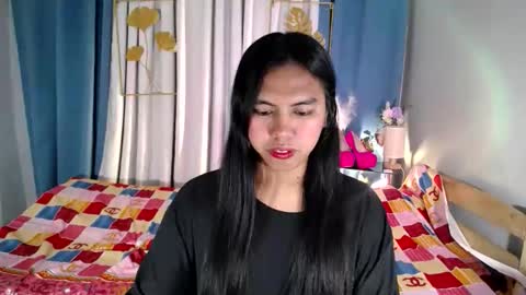 Snapshot of im_ur_girl_demure chatting on June 10, 9:46 pm kyline online show from June 10, 9:46 pm
