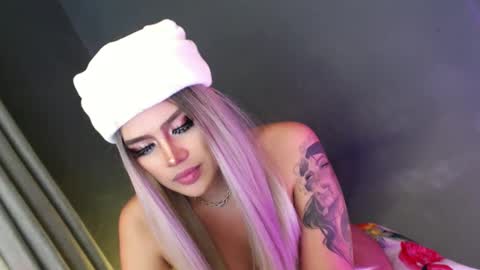 Candy Moore online show from December 18, 5:15 am