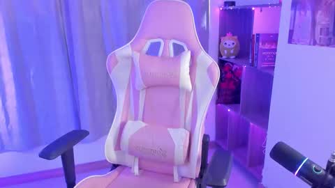 Snapshot of imbabedani chatting on December 4, 9:34 pm Danibabe online show from December 4, 9:34 pm