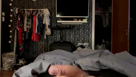 imbrokeeen online show from January 14, 7:17 am