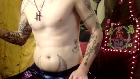 Snapshot of imglorious1 chatting on February 8, 6:22 am JJ online show from February 8, 6:22 am