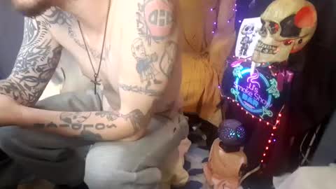 Snapshot of imglorious1 chatting on October 18, 6:48 am JJ online show from October 18, 6:48 am