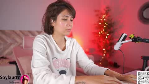 Snapshot of imjess_ chatting on January 6, 4:49 am imjess_ online show from January 6, 4:49 am