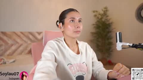 Snapshot of imjess_ chatting on February 19, 2:02 pm imjess_ online show from February 19, 2:02 pm