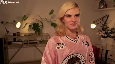 Snapshot of imkawaiiboi chatting on October 8, 6:38 pm sasha hethey online show from October 8, 6:38 pm