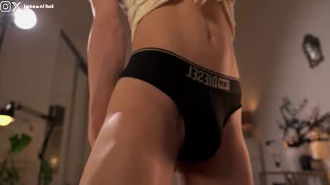 Snapshot of imkawaiiboi chatting on October 26, 10:25 pm sasha hethey online show from October 26, 10:25 pm