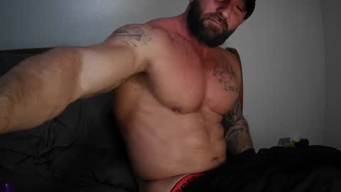 Snapshot of imnewherelollol chatting on December 7, 2:53 am Majordadbod101 online show from December 7, 2:53 am