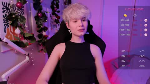 Mia online show from December 9, 5:41 pm