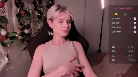 Mia online show from December 19, 8:34 pm