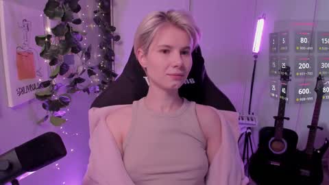 Mia online show from March 9, 10:19 am