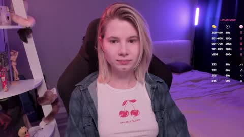 Mia online show from April 19, 10:47 am