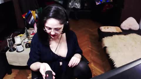 Empress online show from December 22, 6:05 pm