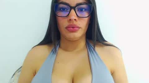 imsweetlips online show from April 26, 7:33 pm