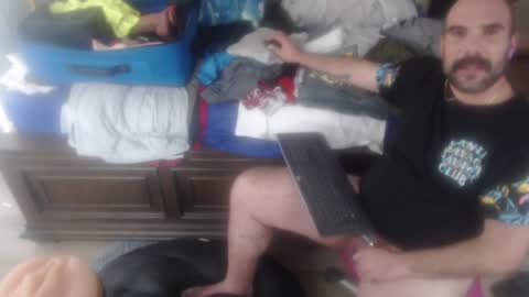 I use to be imeverythingandnothing online show from December 5, 8:00 pm