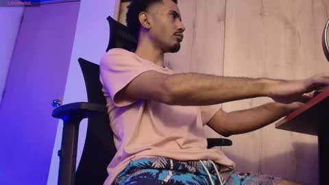 Daniel   thumb up me please its important Im new INDEPENDENT MODEL online show from March 30, 7:53 am