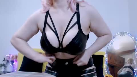 Ina online show from November 19, 9:37 pm