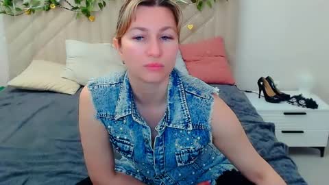 incredible_ariela online show from April 23, 11:31 am