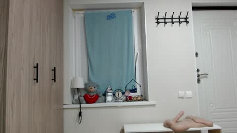 Snapshot of increible_della chatting on May 27, 6:27 pm Della online show from May 27, 6:27 pm