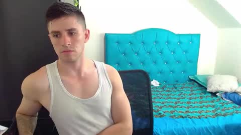 Snapshot of incubus_couple1 chatting on February 14, 11:53 pm incubus_couple1 online show from February 14, 11:53 pm