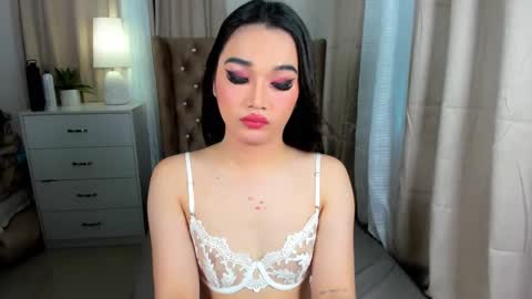 indestructabletrixie online show from December 18, 5:37 am