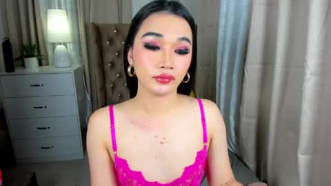 indestructabletrixie online show from December 19, 1:18 pm