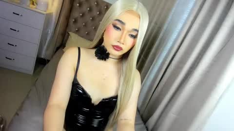 indestructabletrixie online show from December 27, 3:15 pm