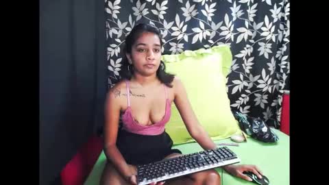 Snapshot of indian_leah chatting on December 5, 8:01 am leah online show from December 5, 8:01 am