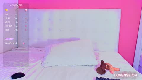 LITTLE AINHOA  online show from December 5, 10:45 pm