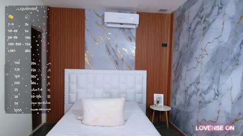 LITTLE AINHOA  online show from December 11, 7:03 pm