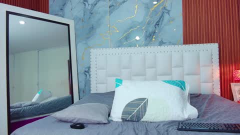 LITTLE AINHOA  online show from January 27, 7:35 pm