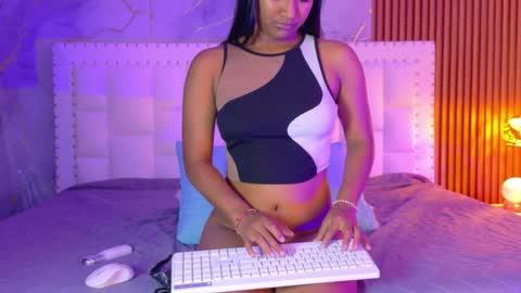 LITTLE AINHOA  online show from April 15, 7:54 pm