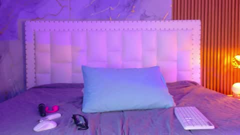 LITTLE AINHOA  online show from April 15, 8:09 pm