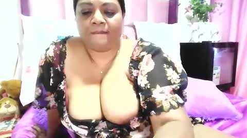 Snapshot of indiandelia chatting on January 22, 10:15 pm indiandelia online show from January 22, 10:15 pm