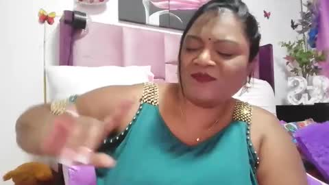 Snapshot of indiandelia chatting on February 24, 6:47 pm indiandelia online show from February 24, 6:47 pm