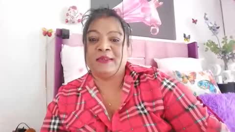 Snapshot of indiandelia chatting on February 27, 10:15 am indiandelia online show from February 27, 10:15 am