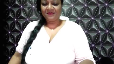 Snapshot of indiandelia chatting on September 12, 3:39 am indiandelia online show from September 12, 3:39 am