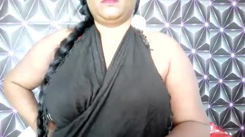 Snapshot of indiandelia chatting on October 7, 9:39 am indiandelia online show from October 7, 9:39 am