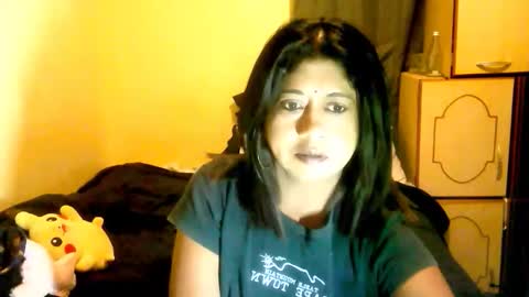 indianpleasures21 online show from April 18, 1:42 am