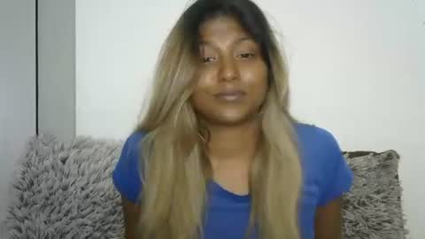 indianqtpie6 online show from September 11, 6:41 pm