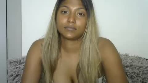 indianqtpie6 online show from September 27, 6:24 pm