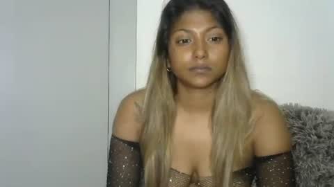 indianqtpie6 online show from October 27, 5:44 am