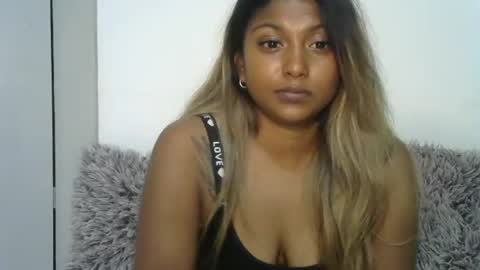 indianqtpie6 online show from November 10, 6:40 pm