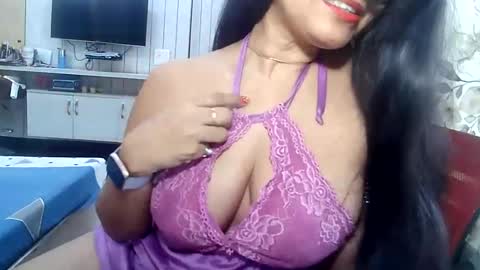 Snapshot of indianrads9 chatting on December 13, 7:25 am Radha online show from December 13, 7:25 am