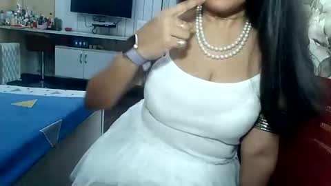 Snapshot of indianrads9 chatting on December 15, 6:51 am Radha online show from December 15, 6:51 am