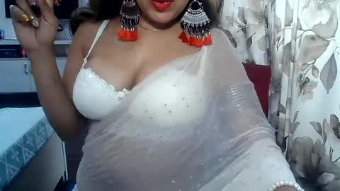 Snapshot of indianrads9 chatting on February 3, 6:34 am Radha online show from February 3, 6:34 am