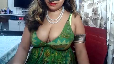 Snapshot of indianrads9 chatting on February 5, 6:35 am Radha online show from February 5, 6:35 am