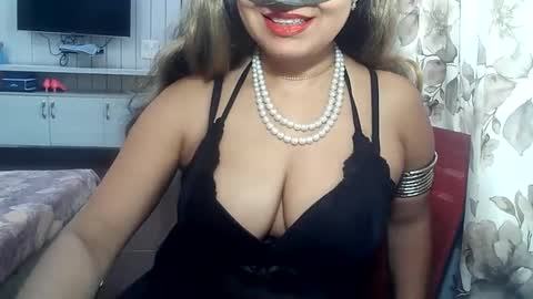 Snapshot of indianrads9 chatting on March 1, 6:24 am Radha online show from March 1, 6:24 am