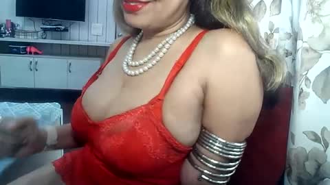 Snapshot of indianrads9 chatting on March 11, 6:43 am Radha online show from March 11, 6:43 am